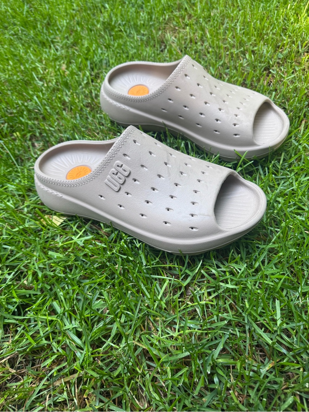 UGG Sandstone Slide Clog - Easy Slip-On Comfort